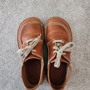 Duckfeet "Fynn" Oxford style. Size 40 (European) 9 1/2 US. Worn once